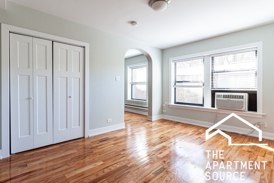 Building Photo - 560 W Arlington