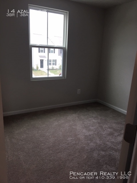 Building Photo - Beautiful 3BR 2BA Townhome built in 2019