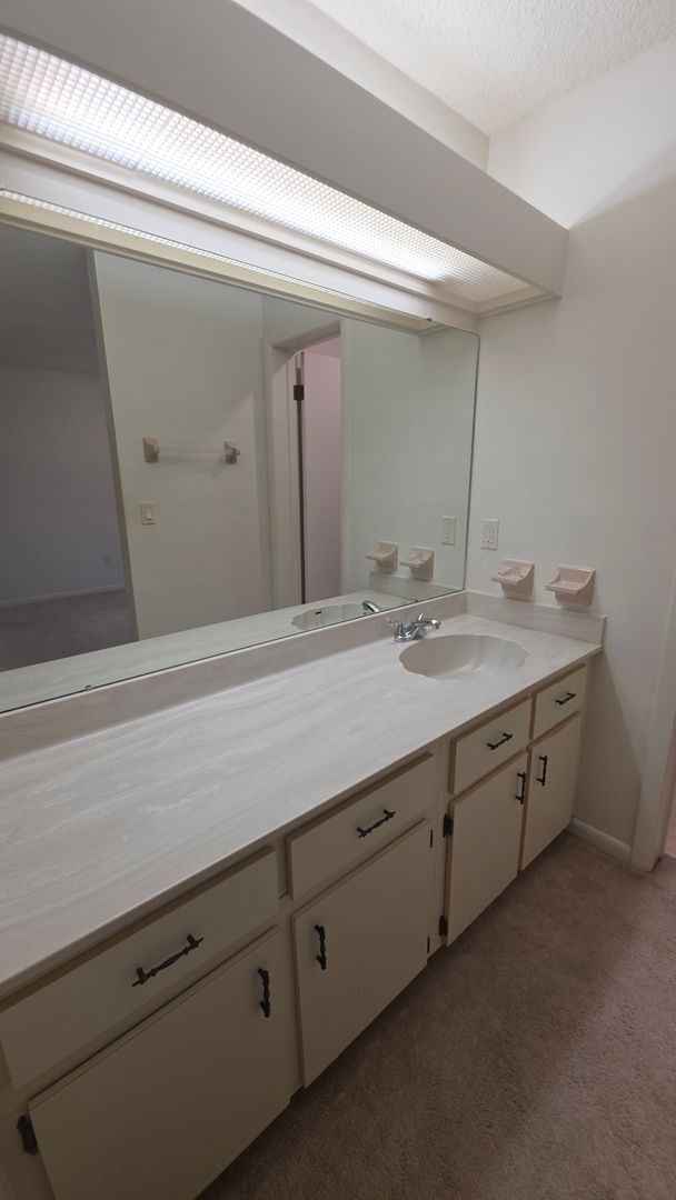 Building Photo - Beautiful Pond Front 2 Bedroom 2 Bath Townhome in the Wood Haven Community