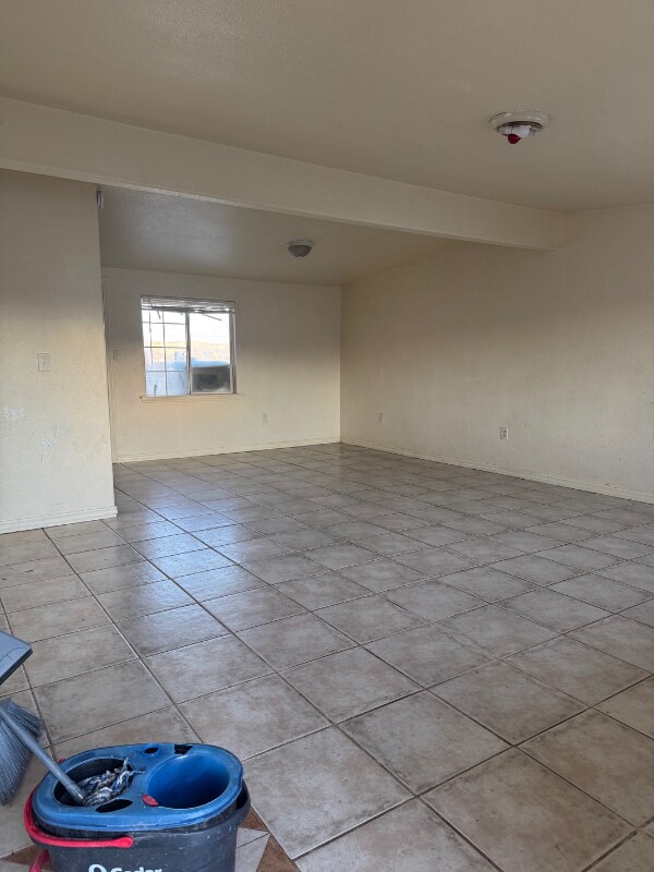 Building Photo - 1385 Riverside Dr