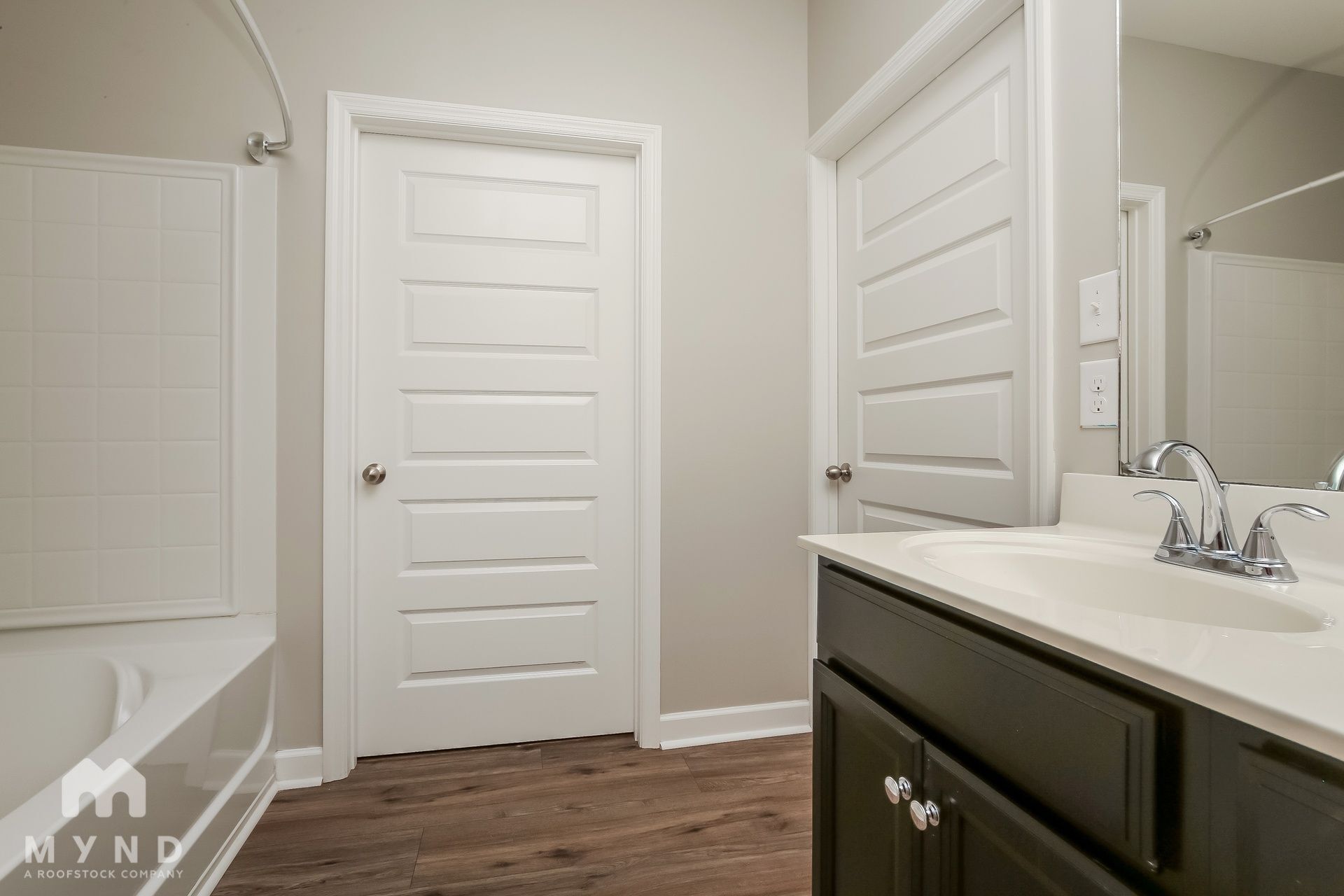 Building Photo - 2233 Dale View Dr