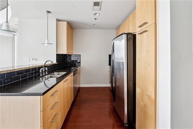Building Photo - 3324 Peachtree Rd NE
