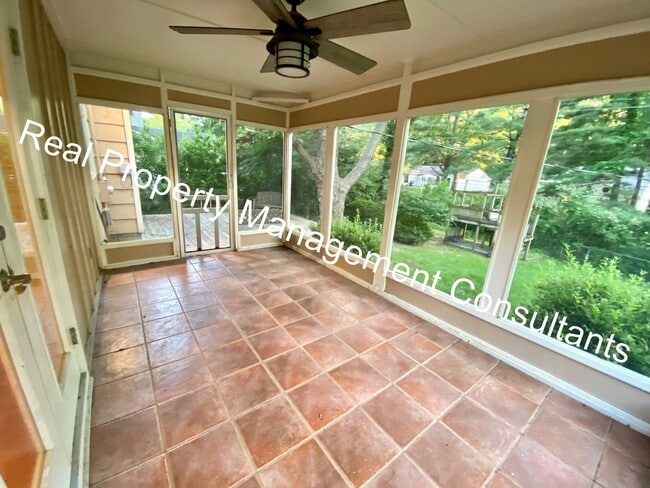 Building Photo - Unique 4-Bed Prairie Village Home