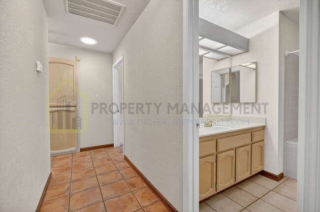 Building Photo - Beautiful 3-Bedroom Home with Pool in Elk ...