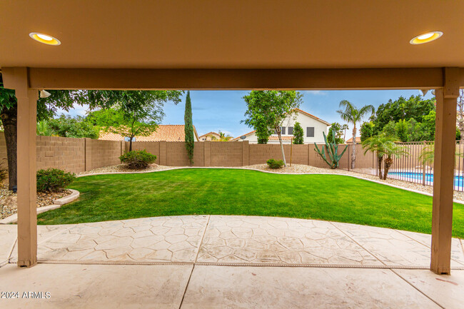 Building Photo - 7217 W Crest Ln