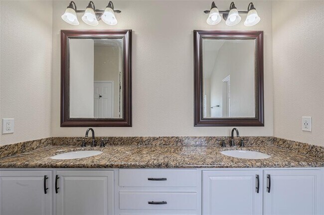 Building Photo - 5703 Saragosa Dr