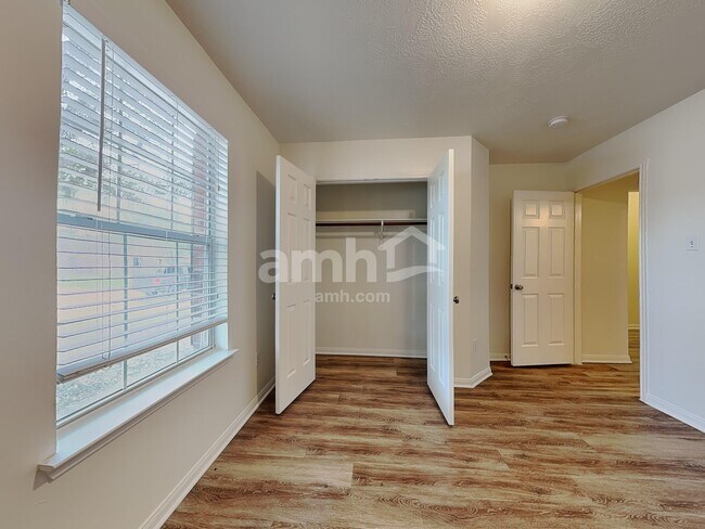 Building Photo - 2518 Halstead Dr