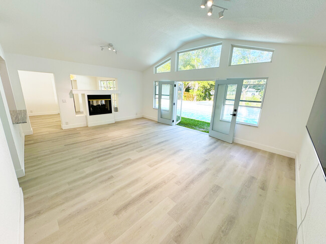 Living Room & Fireplace - 101 S Corona Ave