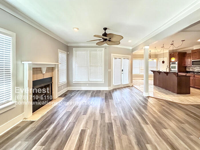 Building Photo - 3559 Victoria St