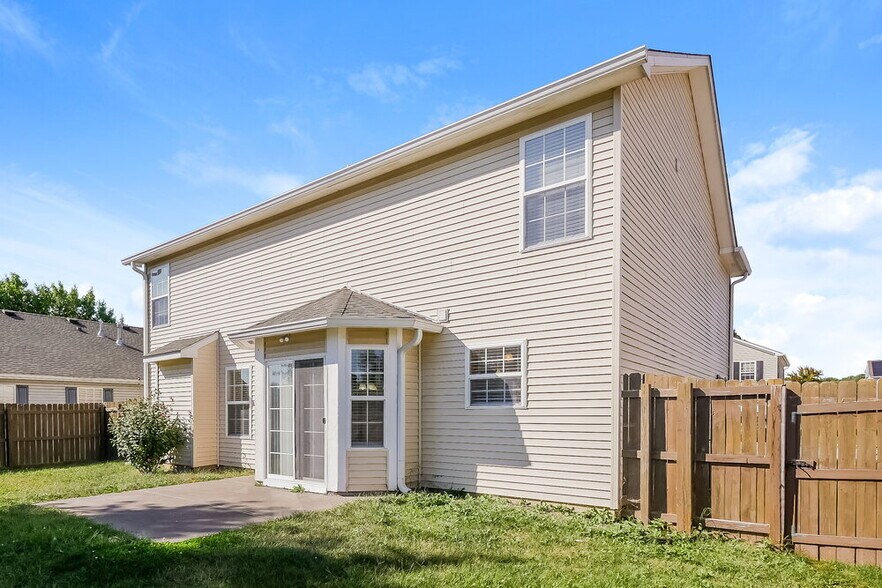 Building Photo - 8325 Bluestem Ln