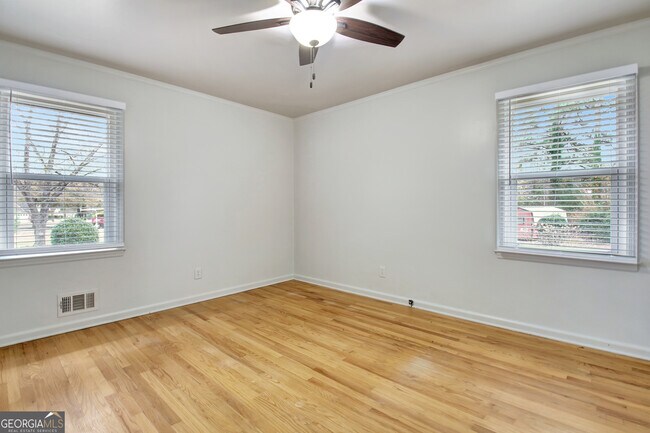 Building Photo - 500 Circle Dr