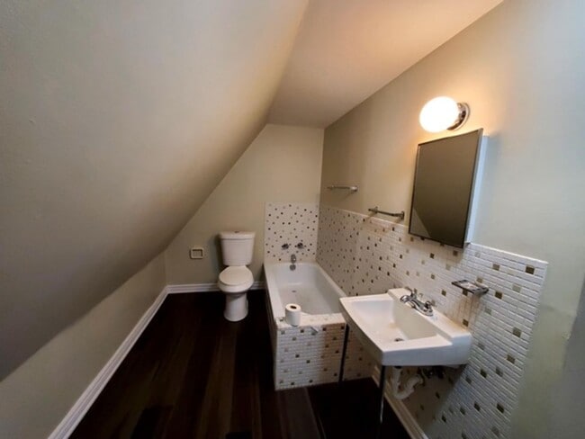 Building Photo - Oak Lawn Home