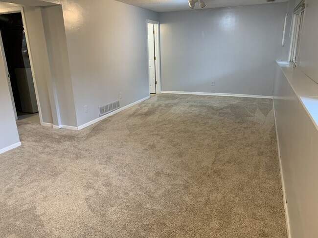 Building Photo - Great Eden Prairie location! 3 Bed/2 Bath ...