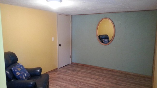 Building Photo - 465 Blackthorne Rd