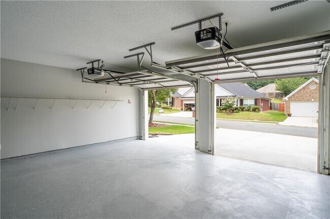 Building Photo - 3243 Newtons Crest Cir
