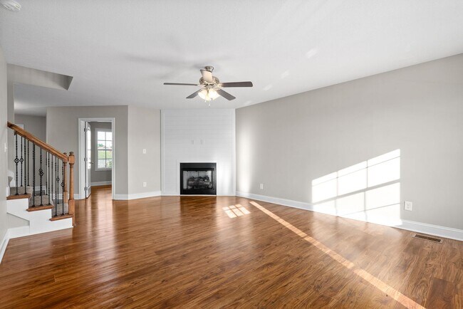 Building Photo - Stunning home ready to make yours !