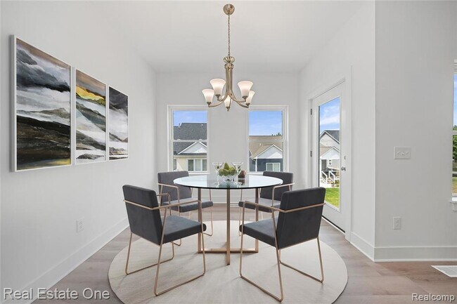 Building Photo - 7453 Village Ct