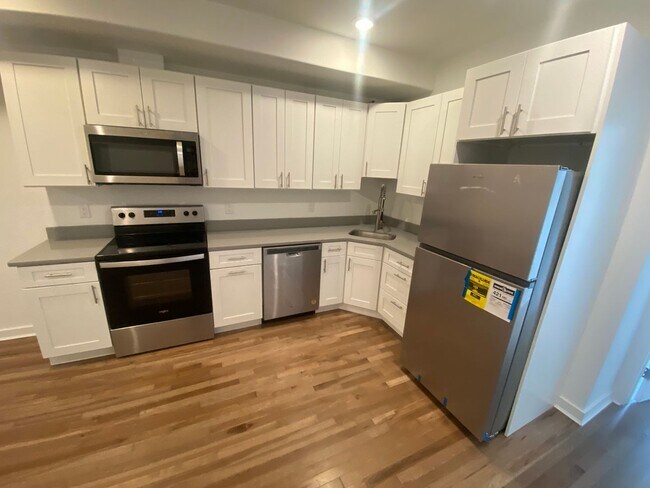 Building Photo - 725 N 39th St