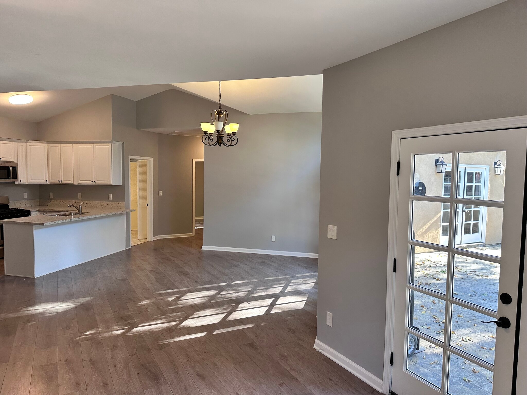 Building Photo - 5371 Topeka Dr