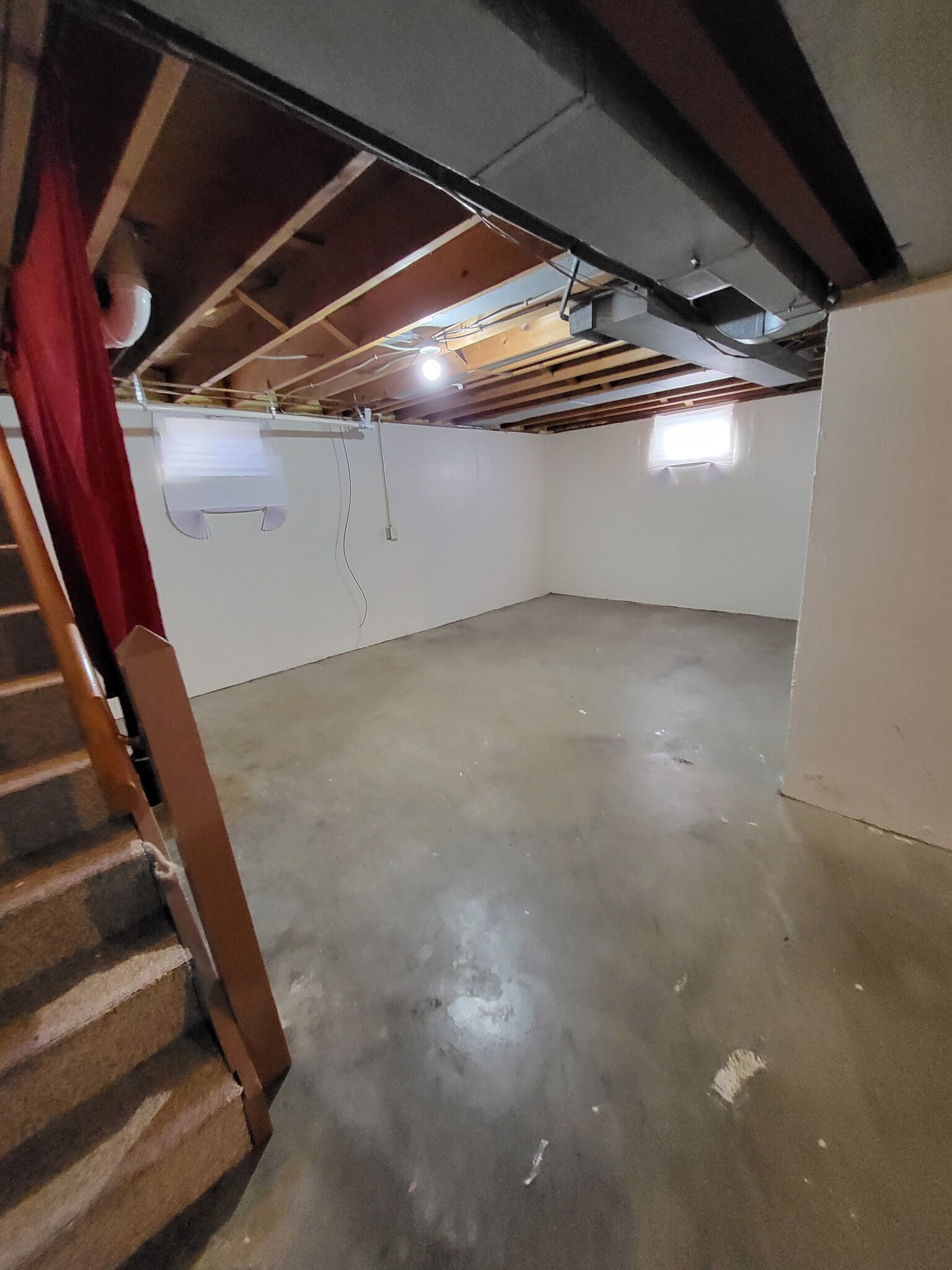 spacious basement with in house laundry - 1411 S Duluth Ave