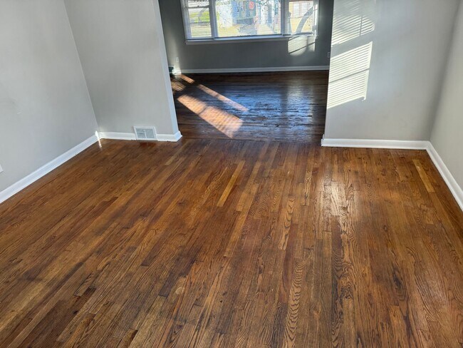 Building Photo - Gardiner Ave S. 223-225