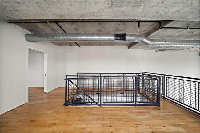 Building Photo - 2000 Bagby St