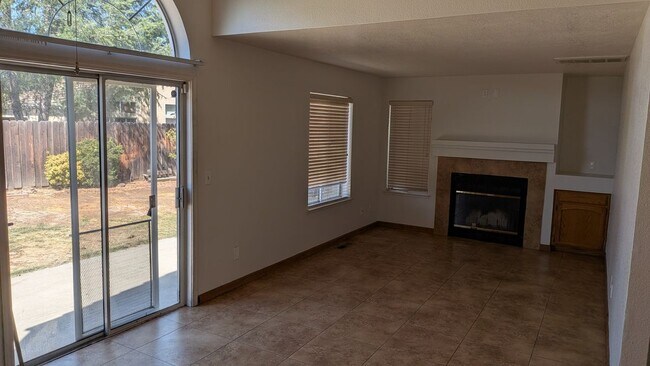Building Photo - 321 Falcon Ct