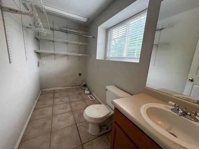 Building Photo - 3 Bedrooms 2.5 Bedroom Townhome in Quail Run Coming Soon!