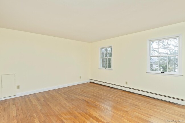 Building Photo - 451 River Rd