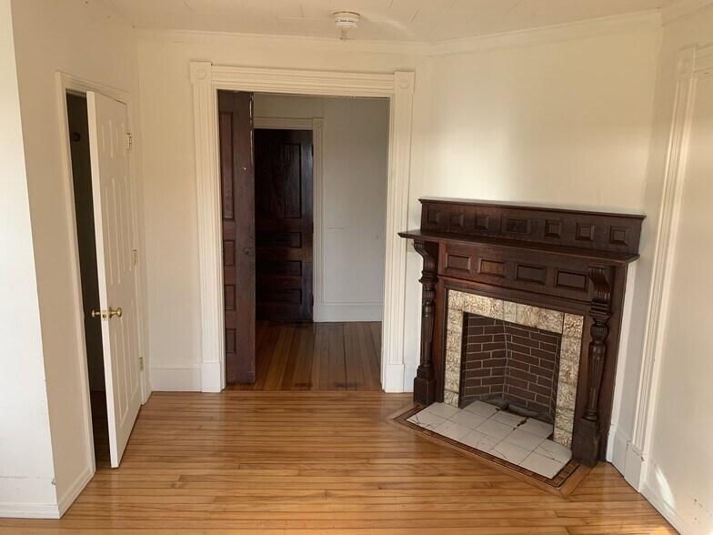 Building Photo - 88 Roxbury St