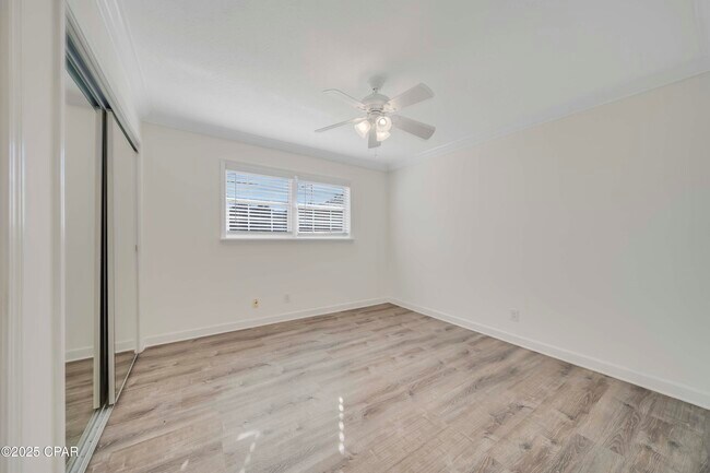 Building Photo - 205 Sunset Ln