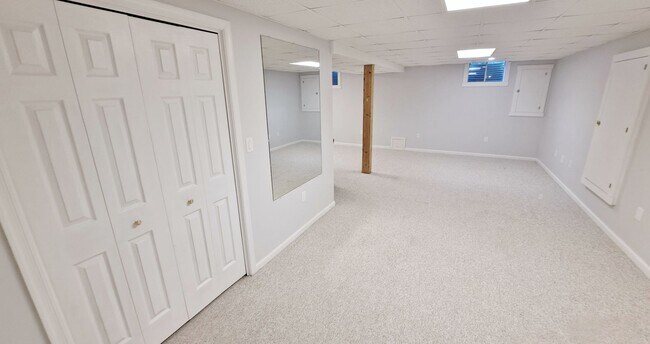 Building Photo - 3 Bed / 3 Bath Single Family Home