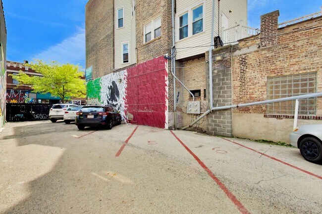 Building Photo - 1418 W 18th St