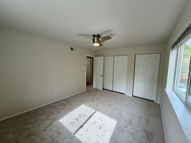 Building Photo - 916 Cobble Creek Curv