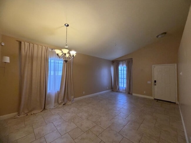 Building Photo - GORGEOUS 4 BEDROOM SINGLE STORY HOME