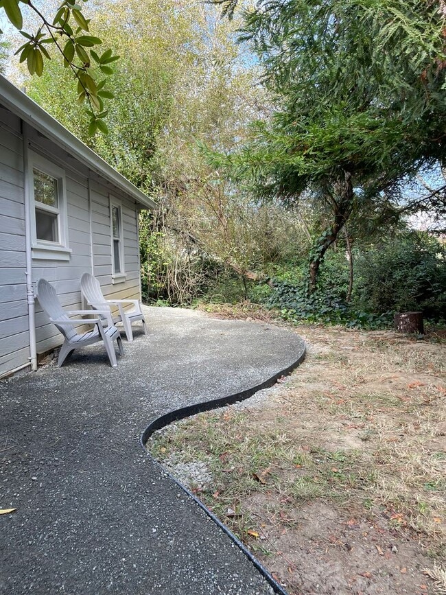 Building Photo - Cozy Bayside Cottage : Tier 1