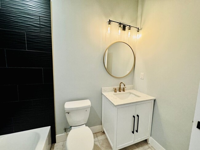 Building Photo - 1107 E 38th St