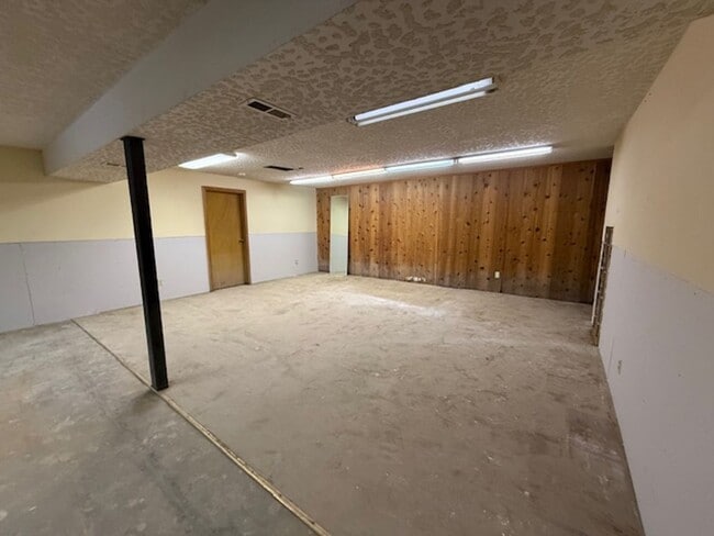 Building Photo - Country Living 3 Bedroom 2 Bath Newberg OR 97132