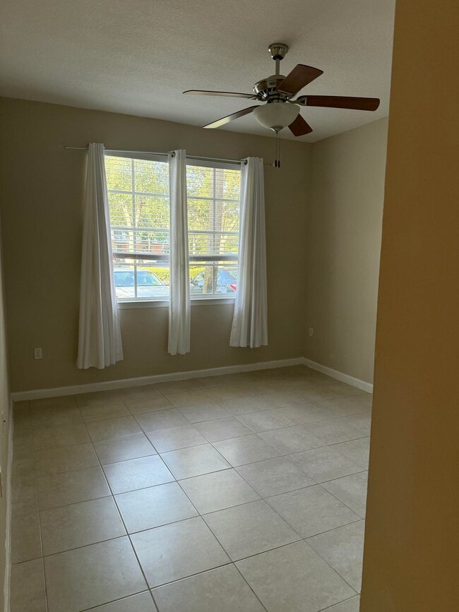 Building Photo - 1111 Myrtlewood Cir E