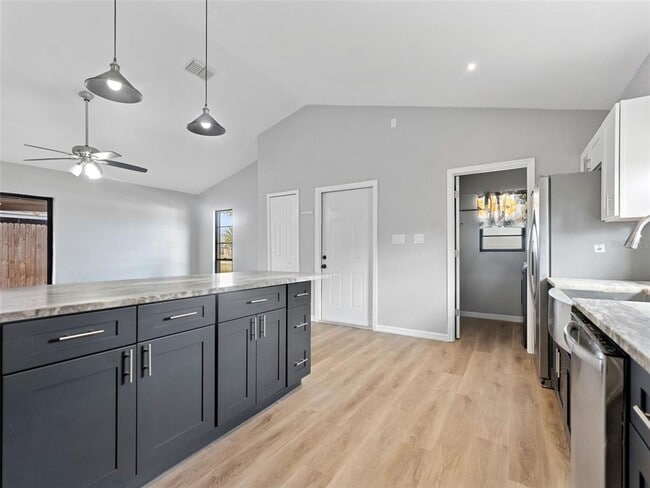 Building Photo - 766 91st Ave N