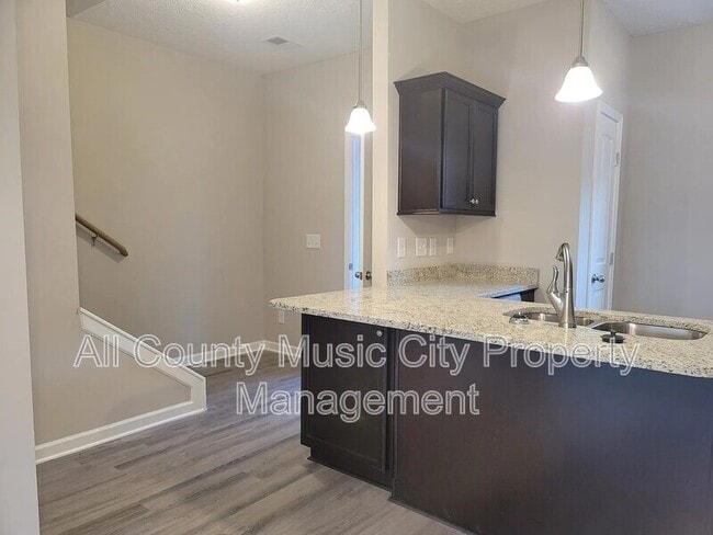 Building Photo - 310 Negri Ct