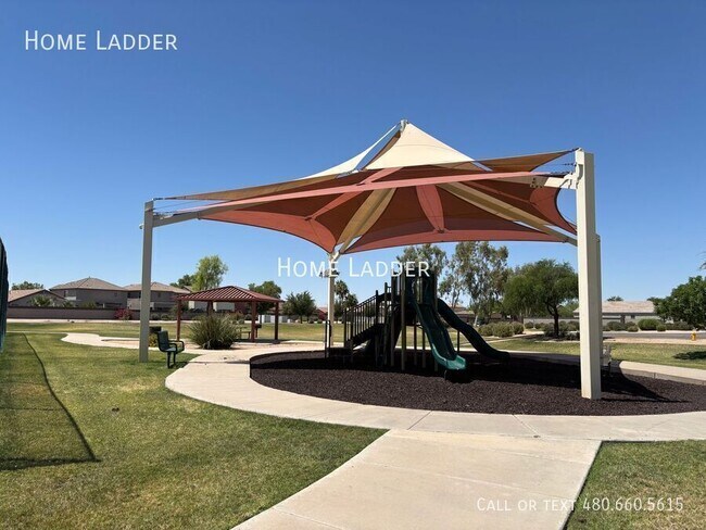 Building Photo - 10453 E Cliffrose Ln