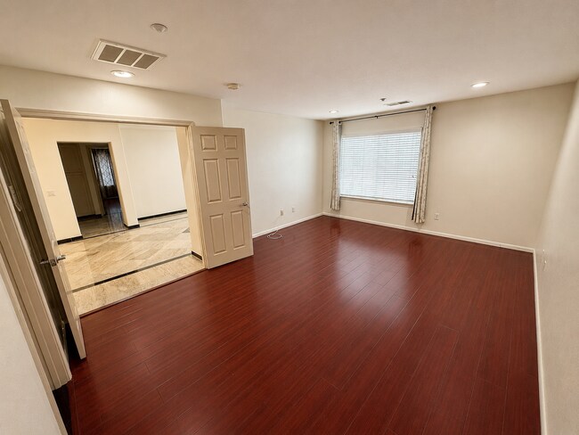 Building Photo - 621 Marbella Ct