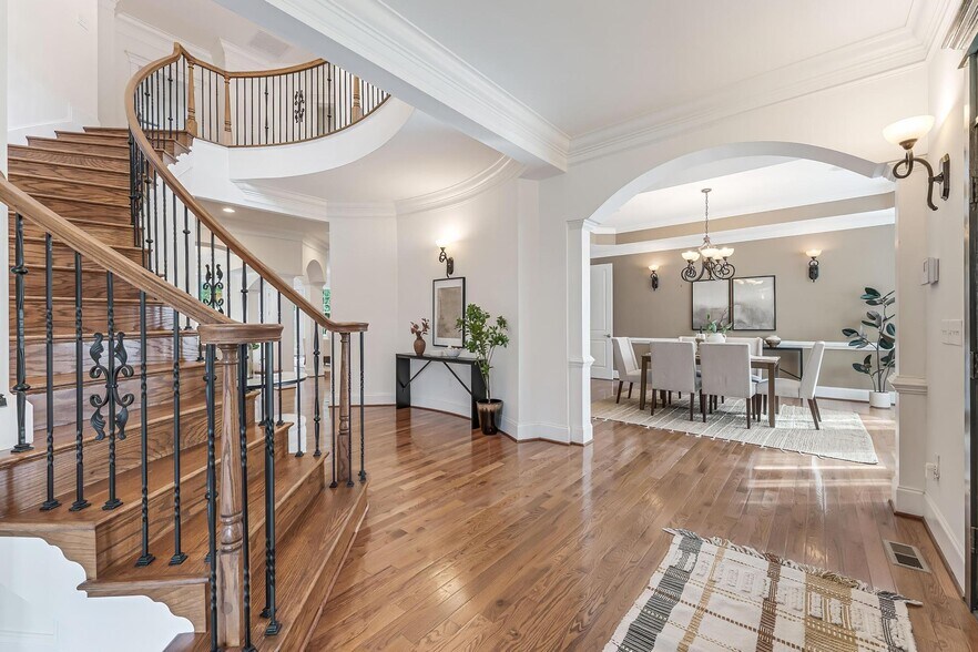 Building Photo - 829 Golden Arrow St