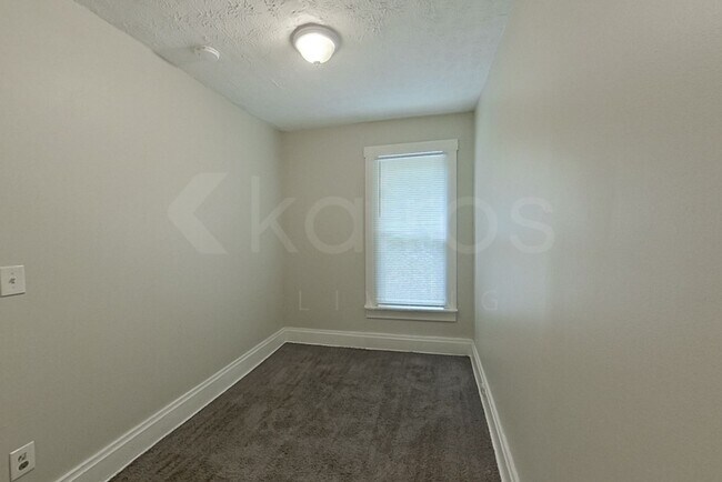 Building Photo - 964-966 Oakwood Ave