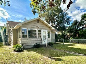 Building Photo - Perfectly-placed 2Bedrooms/1Bath home with sunroom in the heart of Deland!