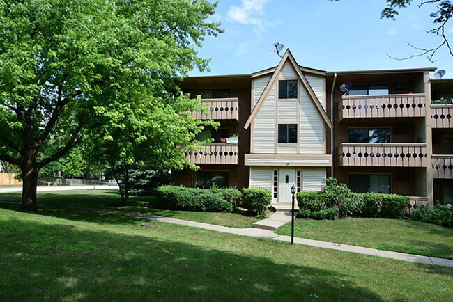 Primary Photo - 19 Parkside Ct