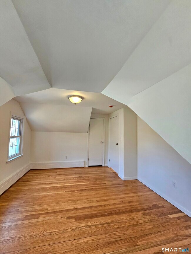 Building Photo - 2071 Middletown Ave