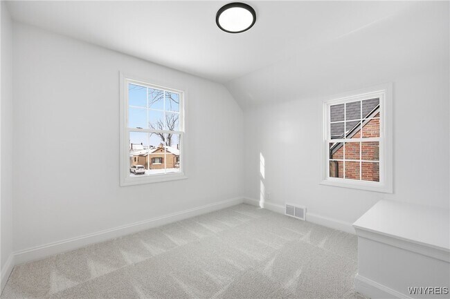 Building Photo - 219 Louvaine Dr