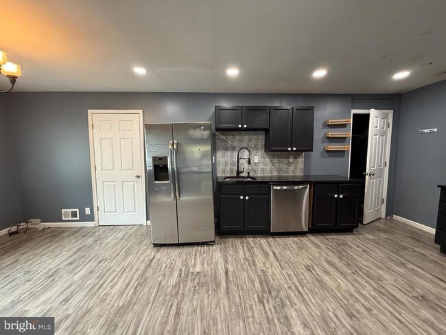 Building Photo - 7635 Stoney Creek Dr